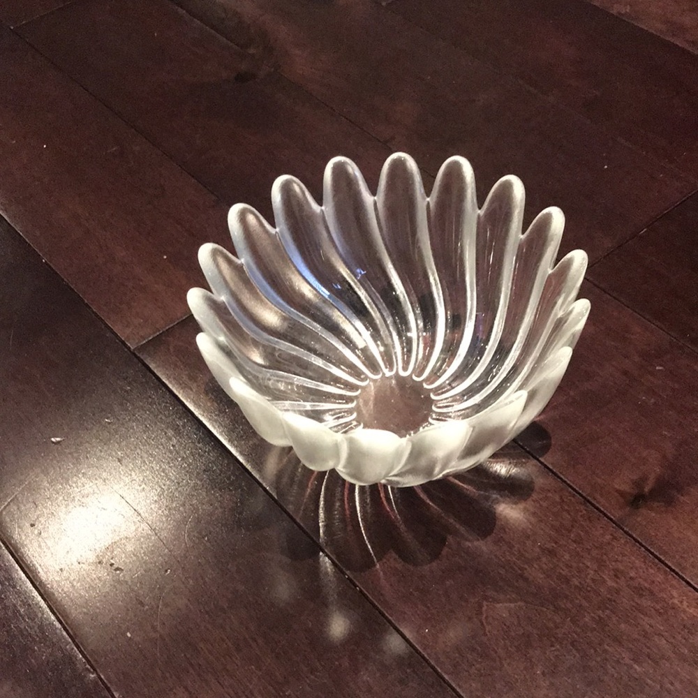 Set of 3 Fluted Glass Display or Serving Bowls Floral Petals Shape - Picture 9 of 14